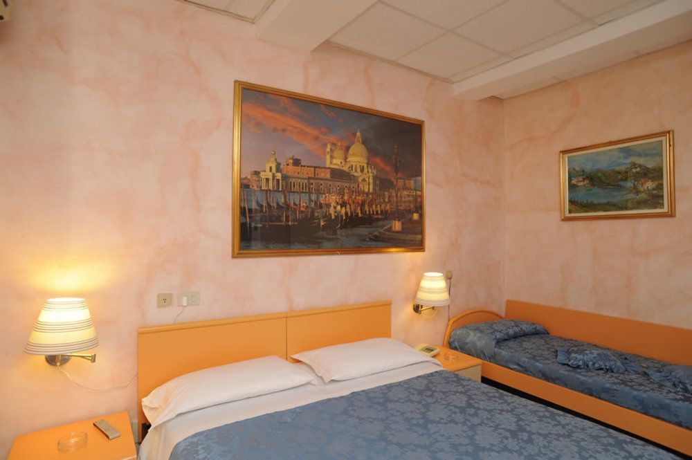 Hotel Veronese Genoa Exterior photo